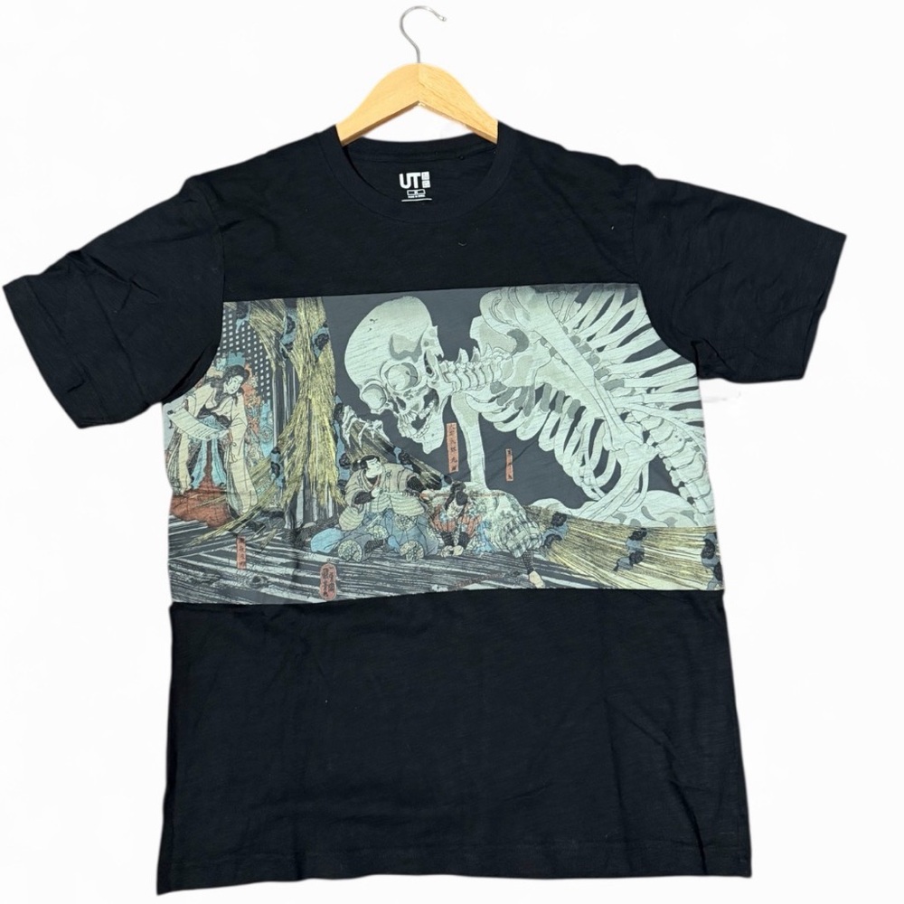 Uniqlo x MFA Boston Shirt Mens M Black Japan Skeleton Ukiyo-e Kuniyoshi Utagawa